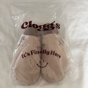NWT Clogg's Beige Suede Slip-On Shoes